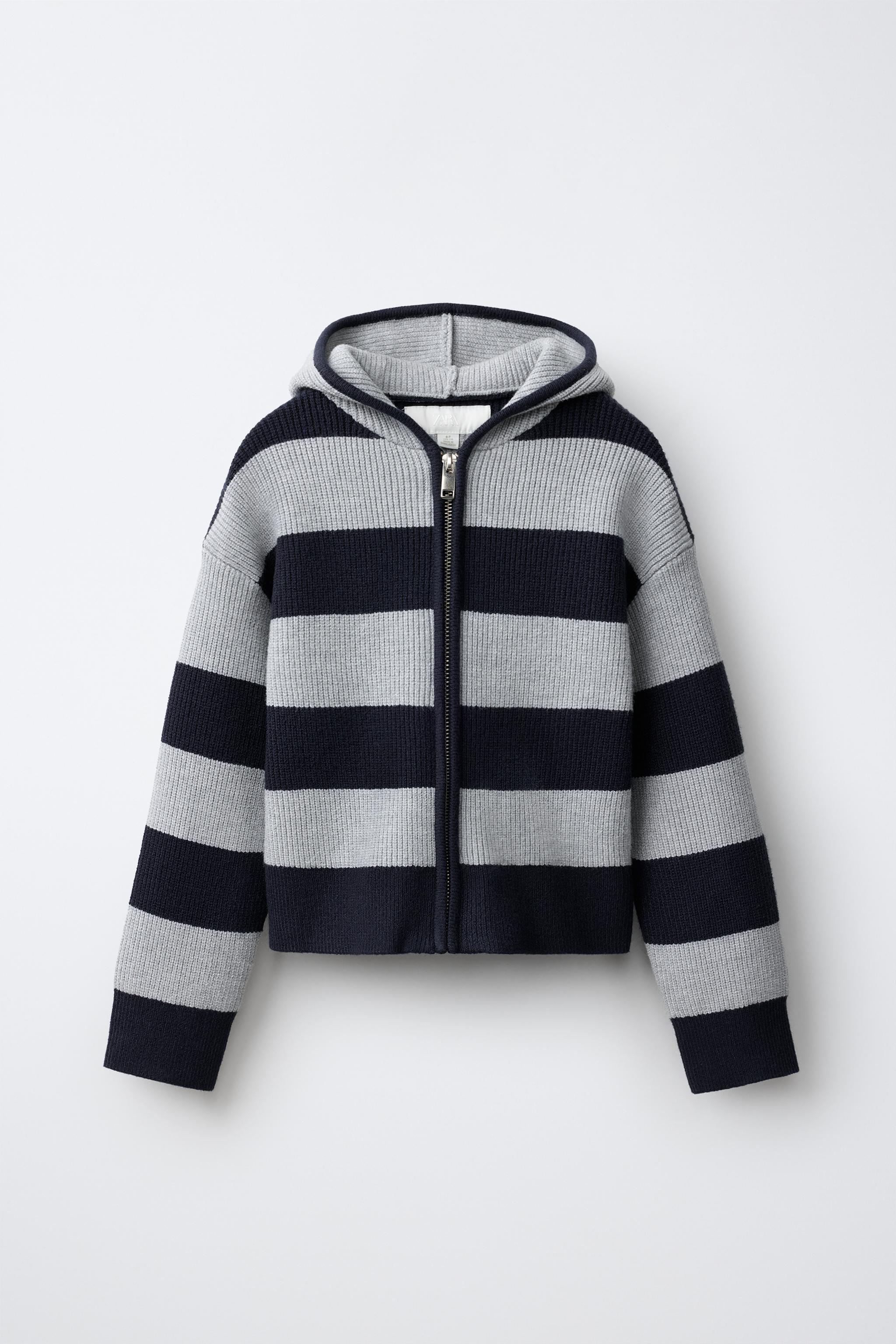 GILET EN MAILLE À CAPUCHE ET RAYURES